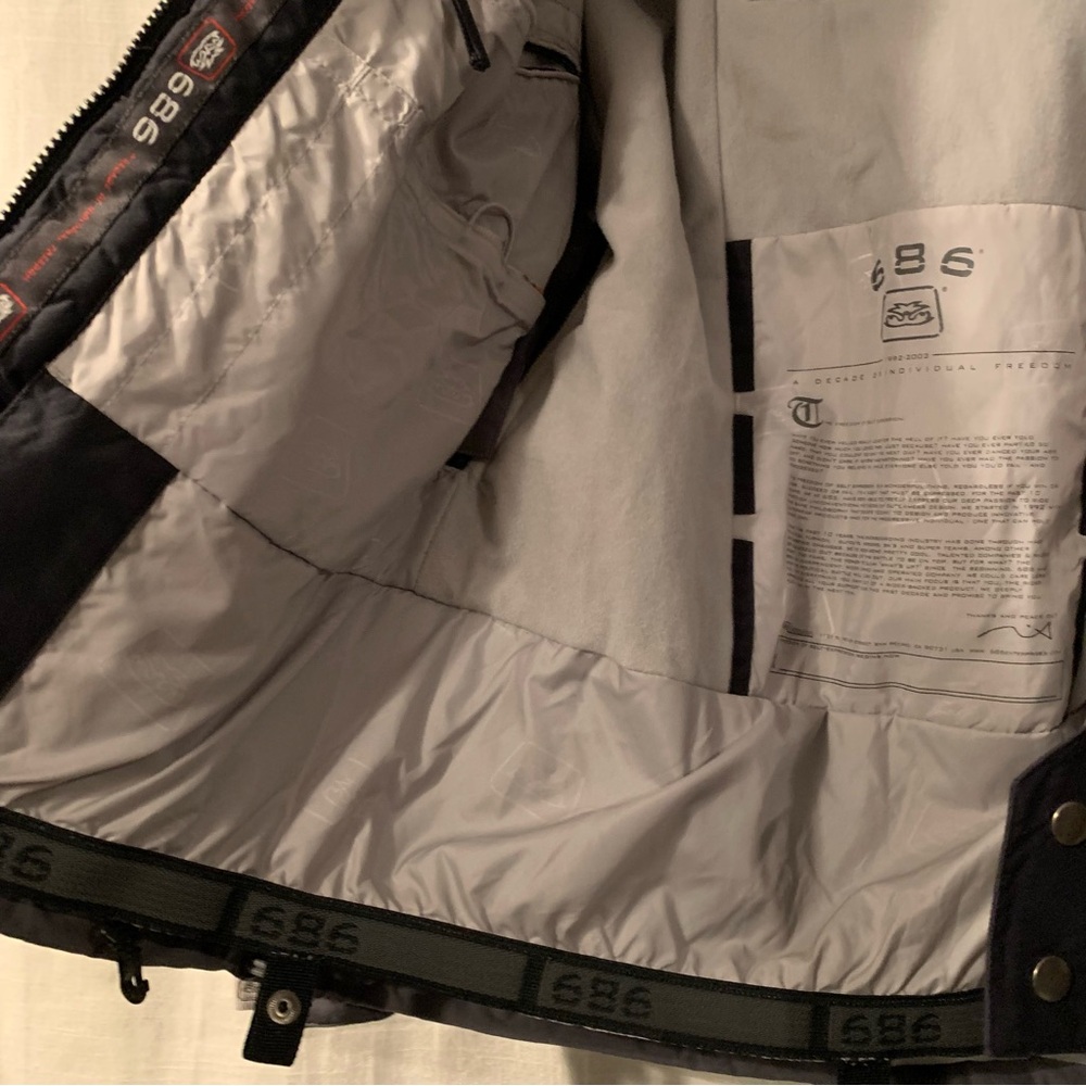 686 jacket - Picture 9 of 15